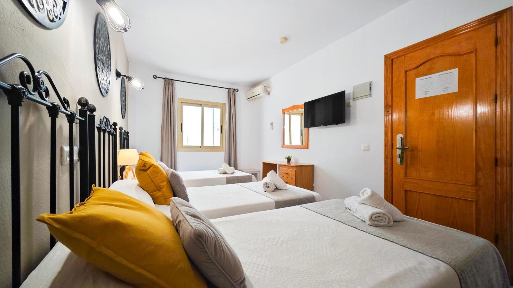 Hostal Dinamarca San Antonio  Exteriér fotografie